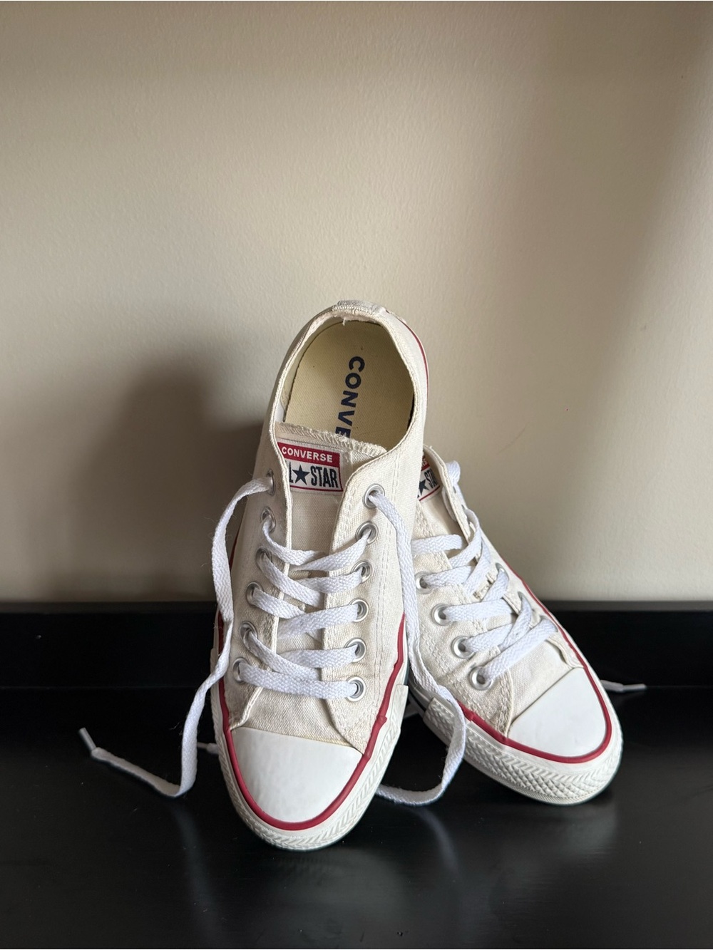 Converse Classic Low Top Canvas Sneakers – Women’s Size 7